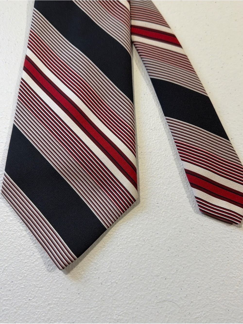 Mort Wallin Men's Polyester Necktie Red, White & Black Stripe Pattern 54”x4”